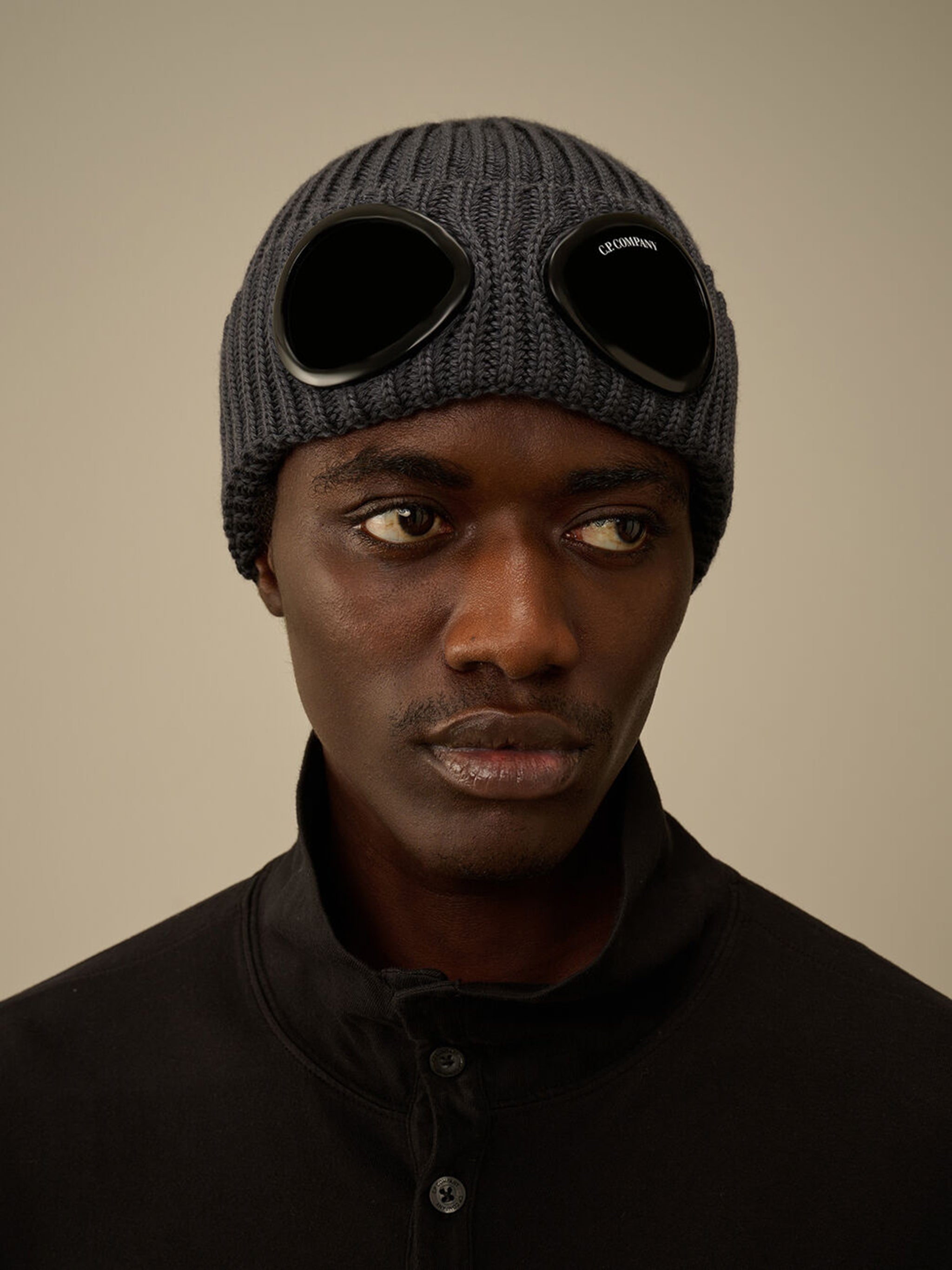 C.P.COMPANY Extrafine Merino Wool Goggle Beanie - FW25 - Banlieue91 -