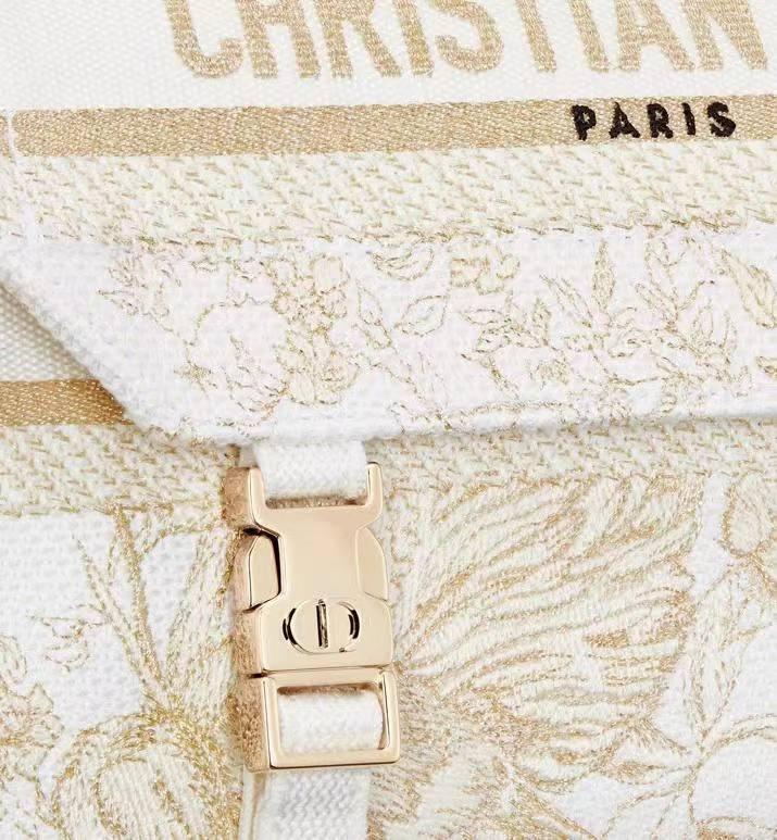 Christian Dior Canvas Diorcamp Messenger in White Gold - Banlieue91