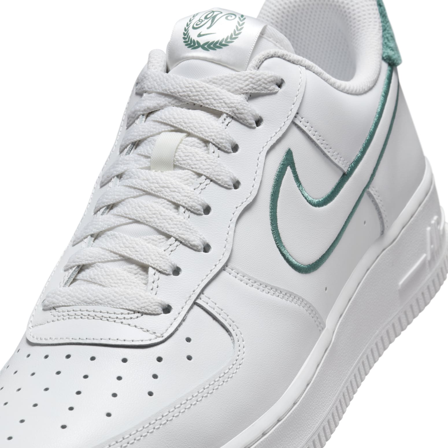 Full display of the Air Force 1 '07 LV8 'Resort and Sport' featuring its unique design and colorway.