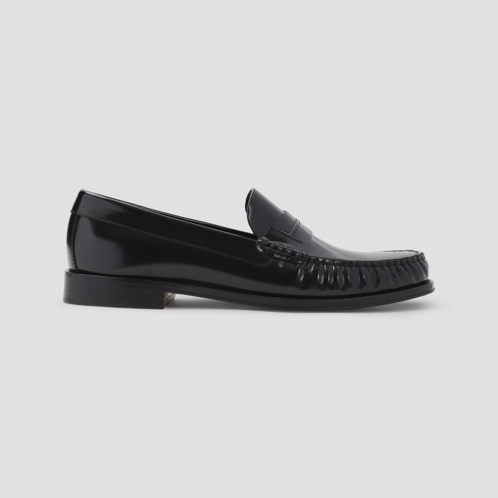 TOM FORD Elegant Leather Loafers for Men - Banlieue91 -