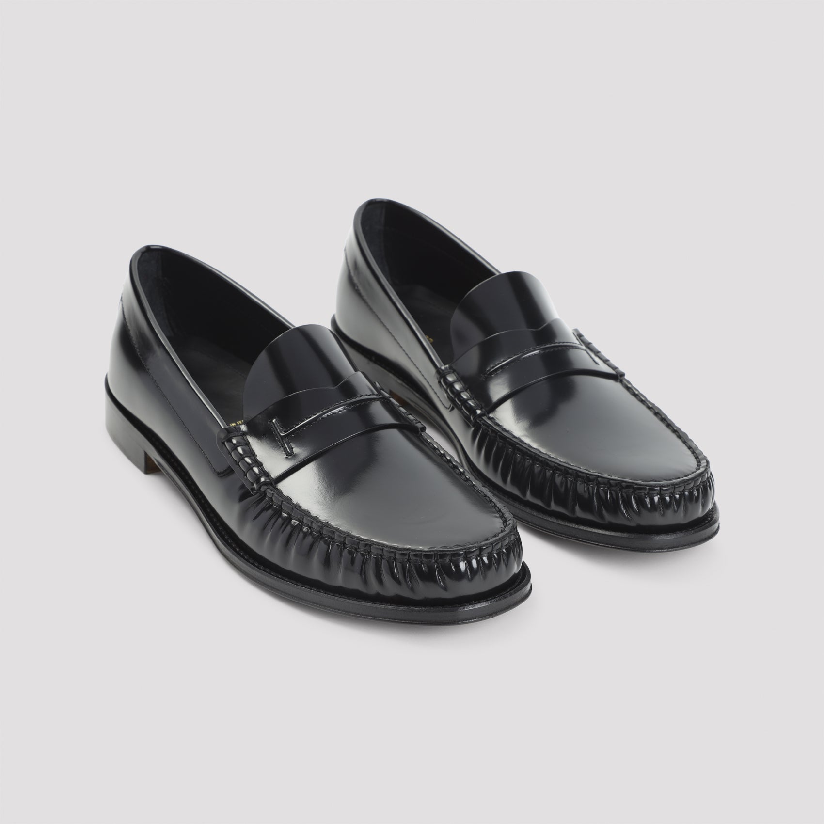 TOM FORD Elegant Leather Loafers for Men - Banlieue91 -