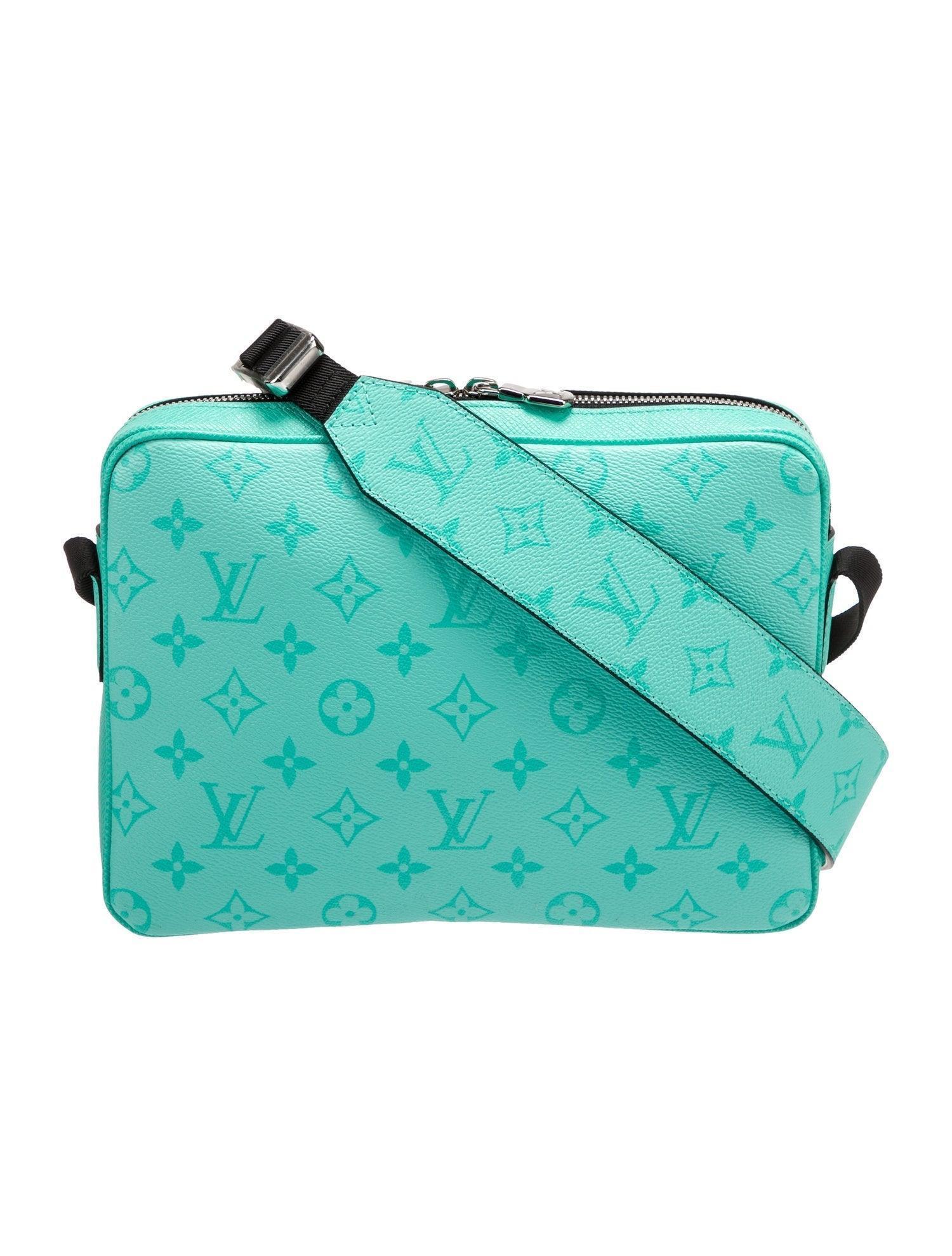 Louis Vuitton Monogram Taïgarama Outdoor Messenger Bag - Banlieue91