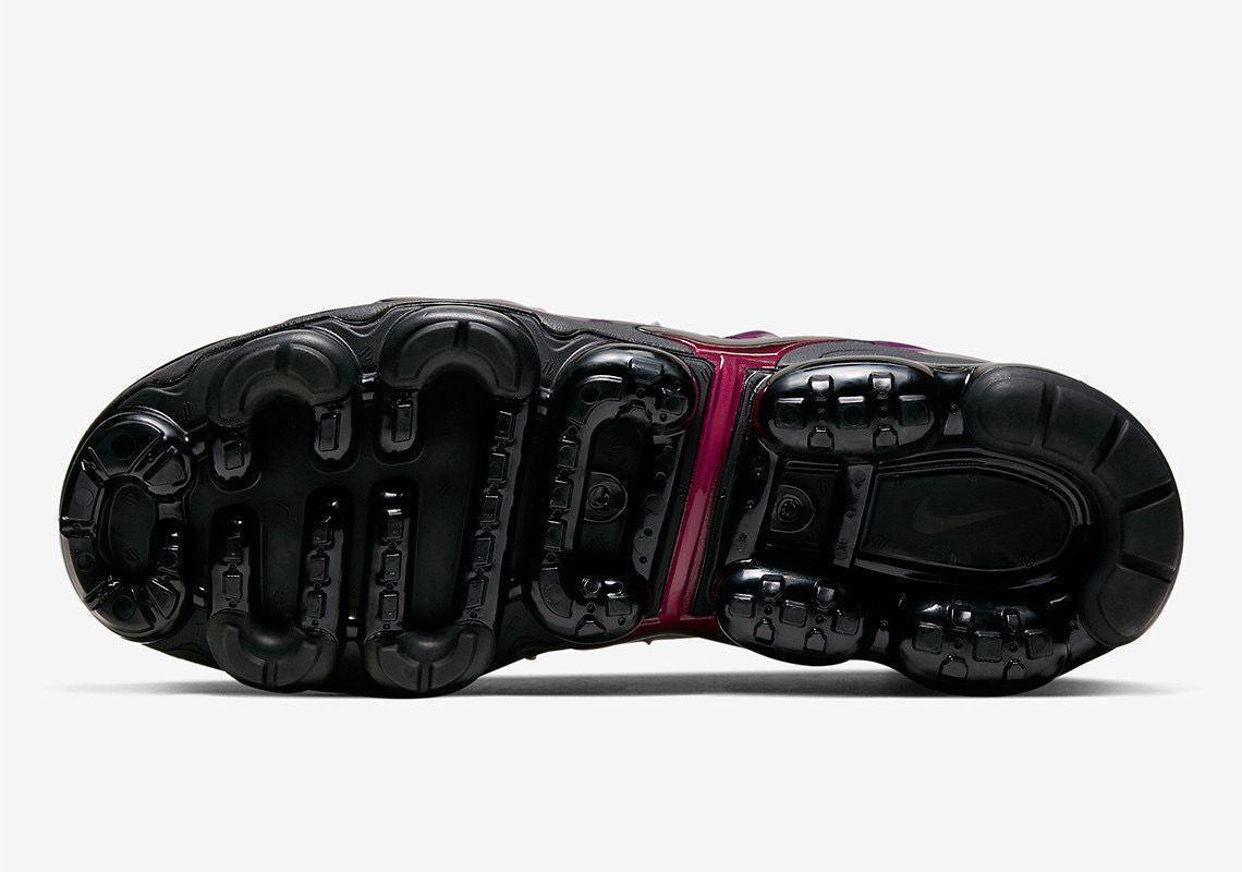 Nike Air VaporMax Plus 'Black Noble Red' - Banlieue91