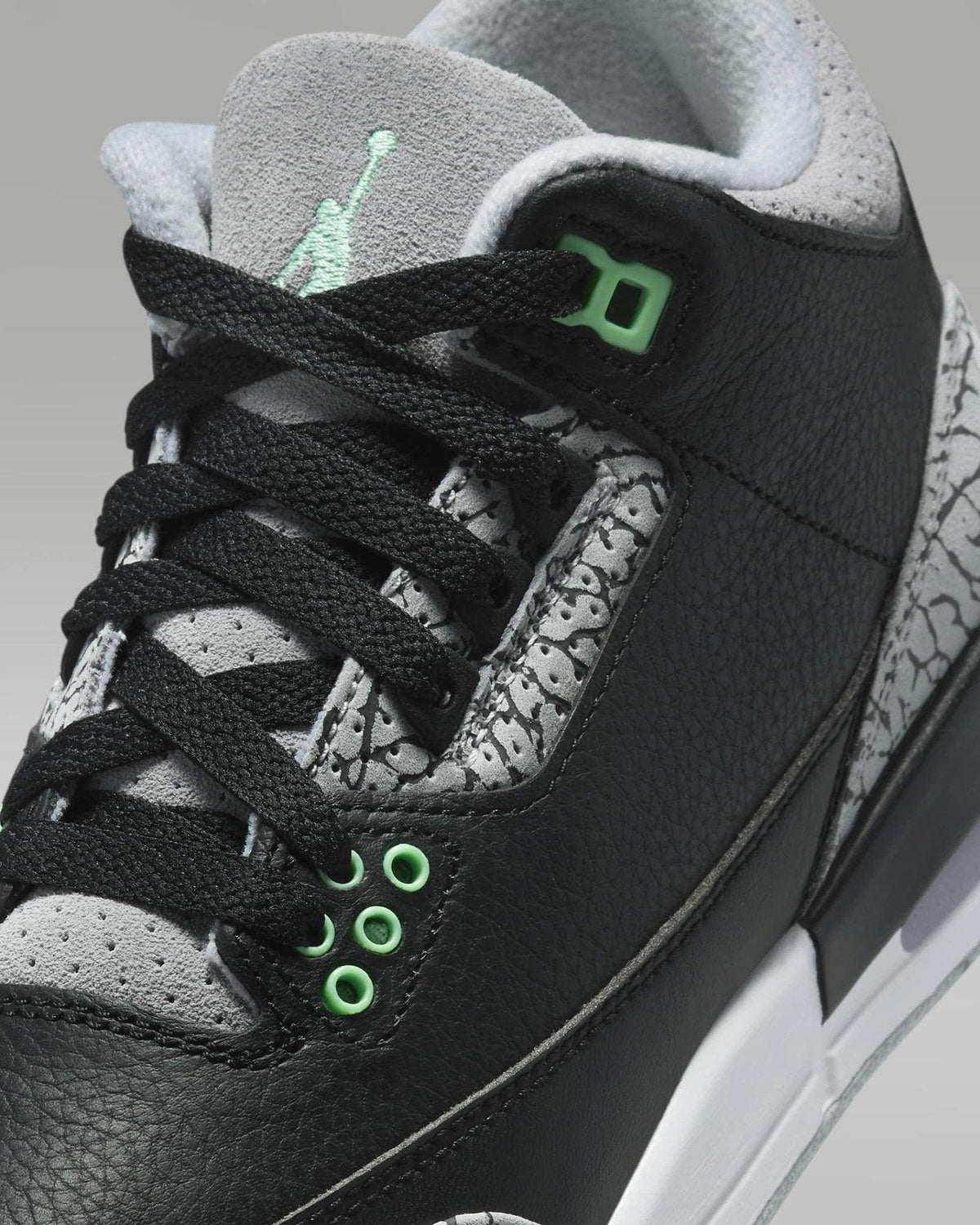 Air Jordan 3 Retro "Green Glow" | Banlieue91