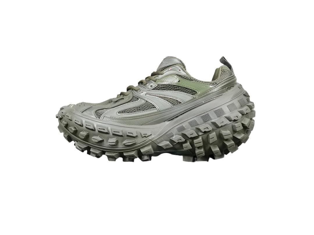Balenciaga Defender Sneakers 685613W2RA63000 - Bold Unconventional Design for Sneakerheads | Banlieue91