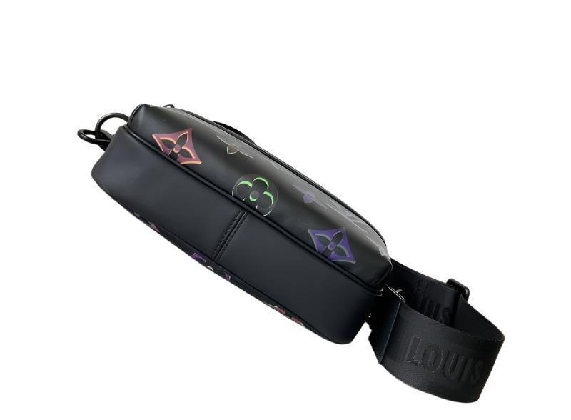 Louis Vuitton Comet Messenger Bag Spotlight Monogram Giant Leather PM - Banlieue91