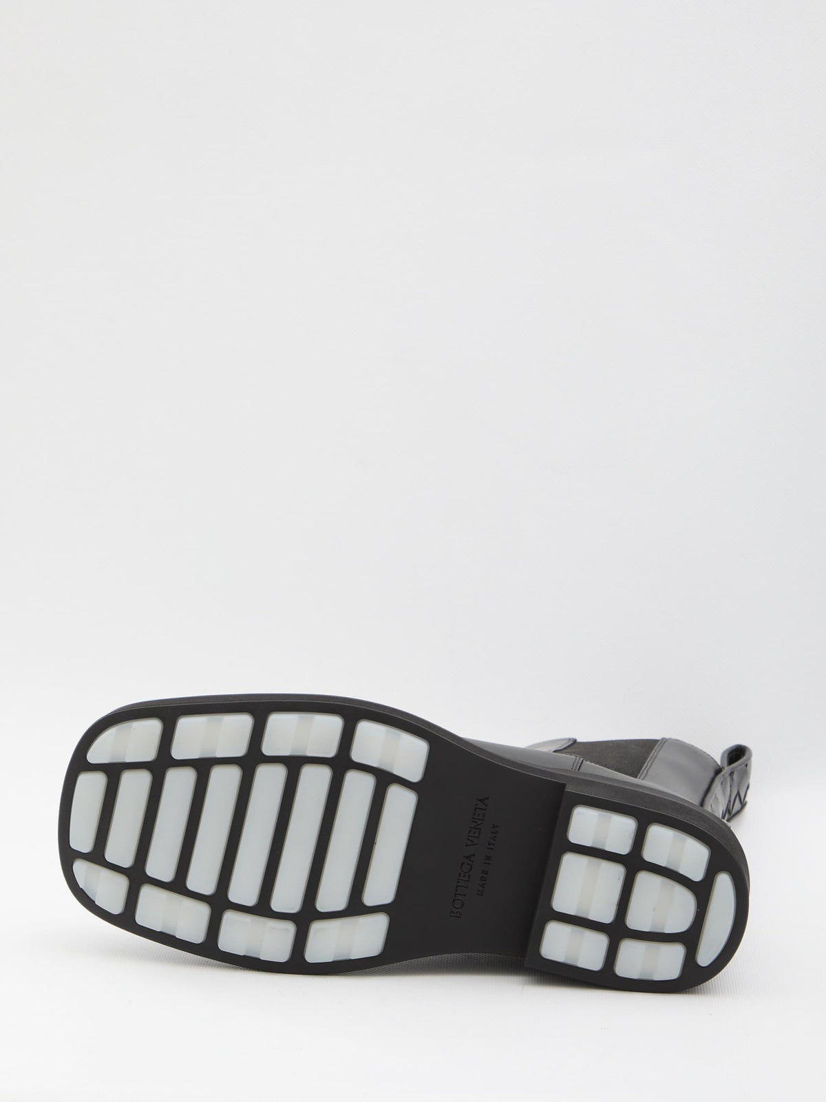 BOTTEGA VENETA Elegant Chelsea Boots for Women | Banlieue91