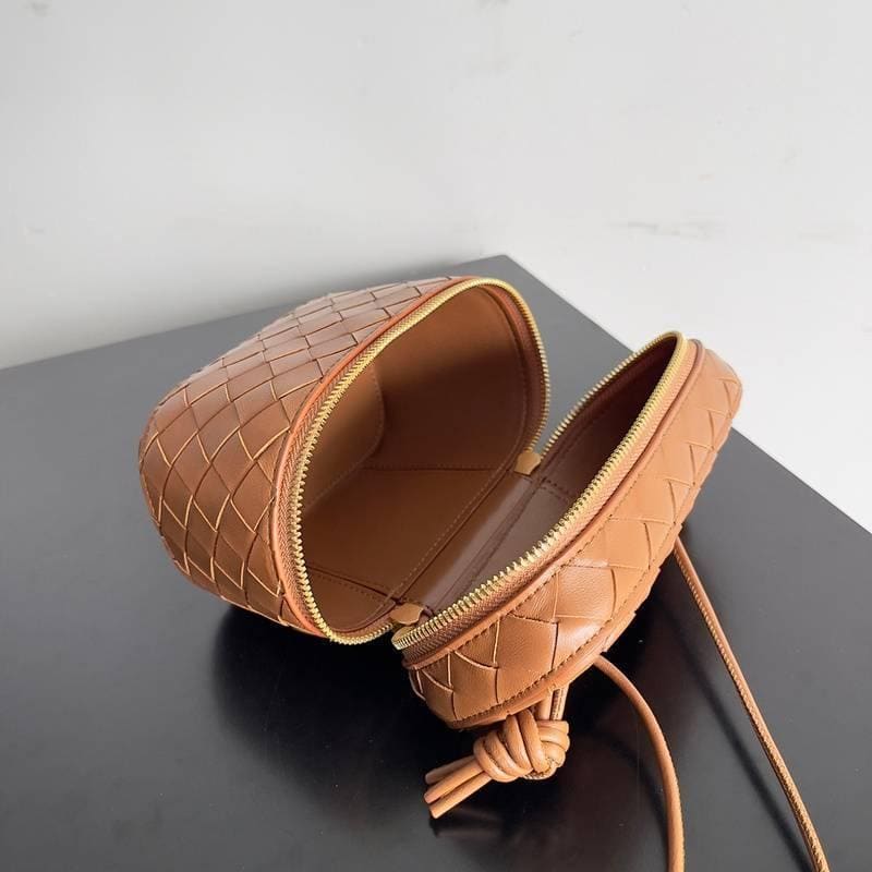 Bottega Veneta Small Vanity Case On Strap | Banlieue91