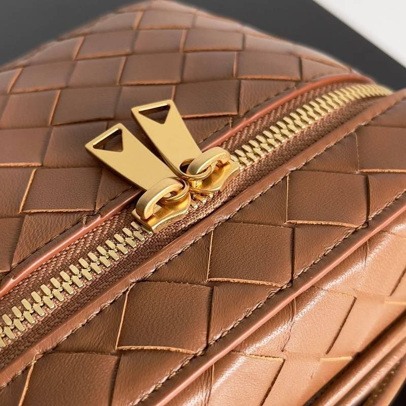 Bottega Veneta Small Vanity Case On Strap | Banlieue91