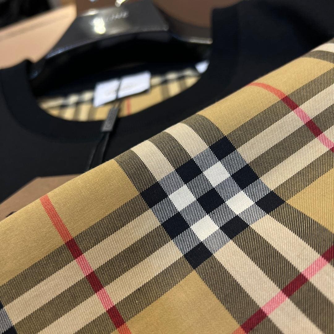 Burberry T-Shirt Without Collar 'Black & Beige' | Banlieue91