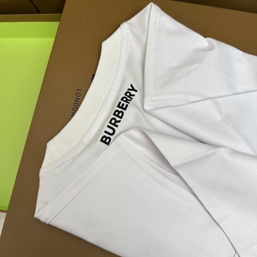 Burberry T-Shirt Without Collar 'White & Beige' - Luxury Casual Elegance | Banlieue91