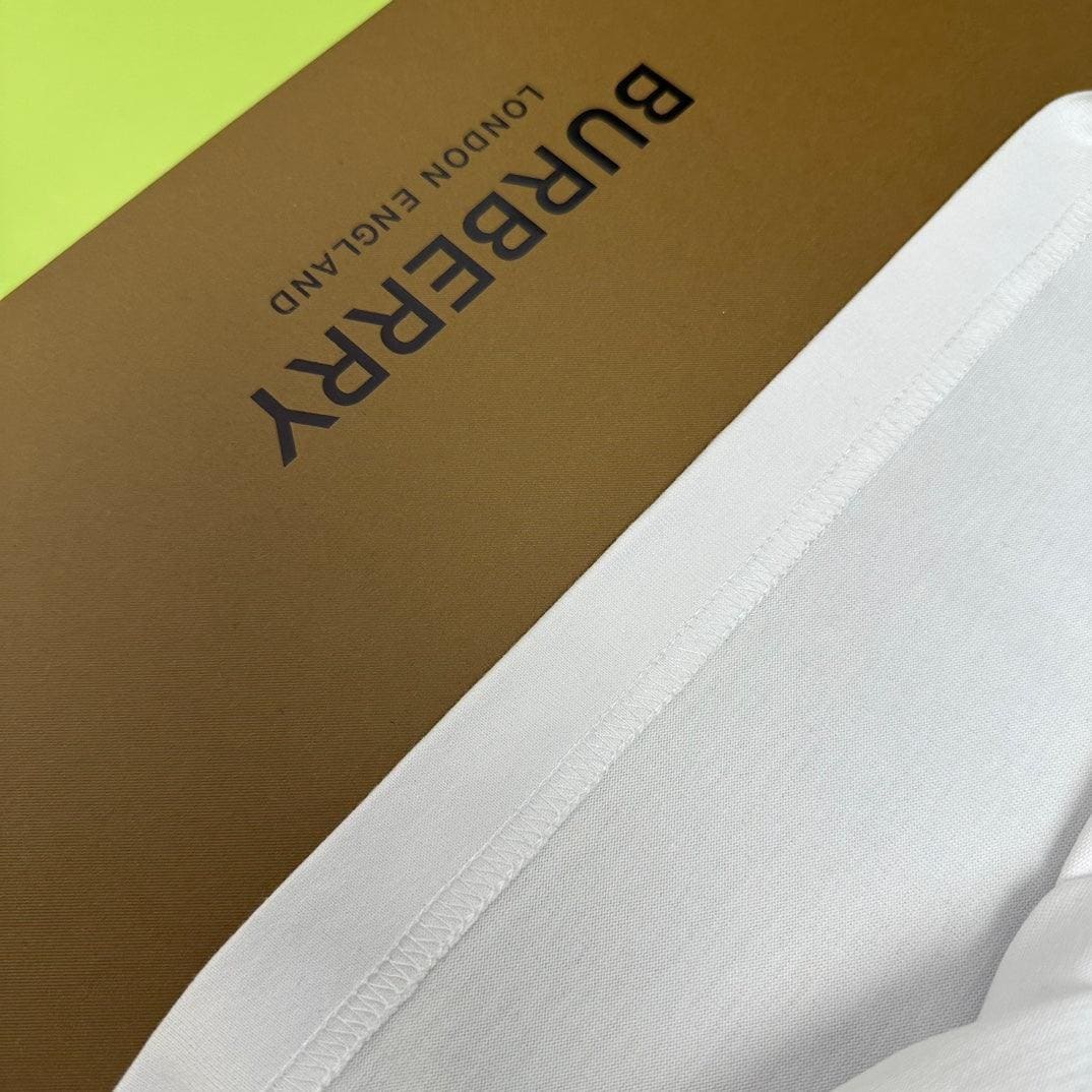 Burberry T-Shirt Without Collar 'White & Beige' - Luxury Casual Elegance | Banlieue91