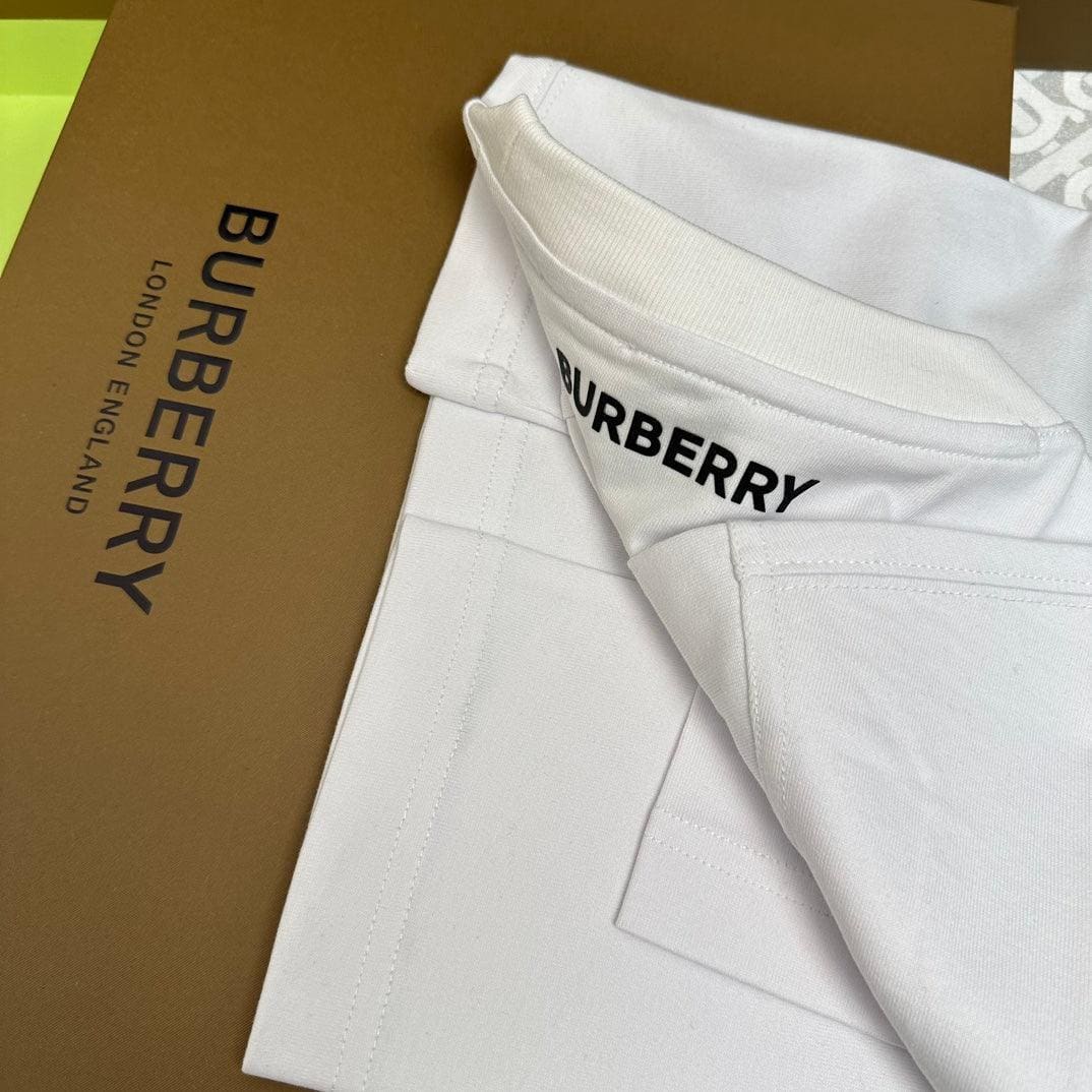 Burberry T-Shirt Without Collar 'White & Beige' - Luxury Casual Elegance | Banlieue91