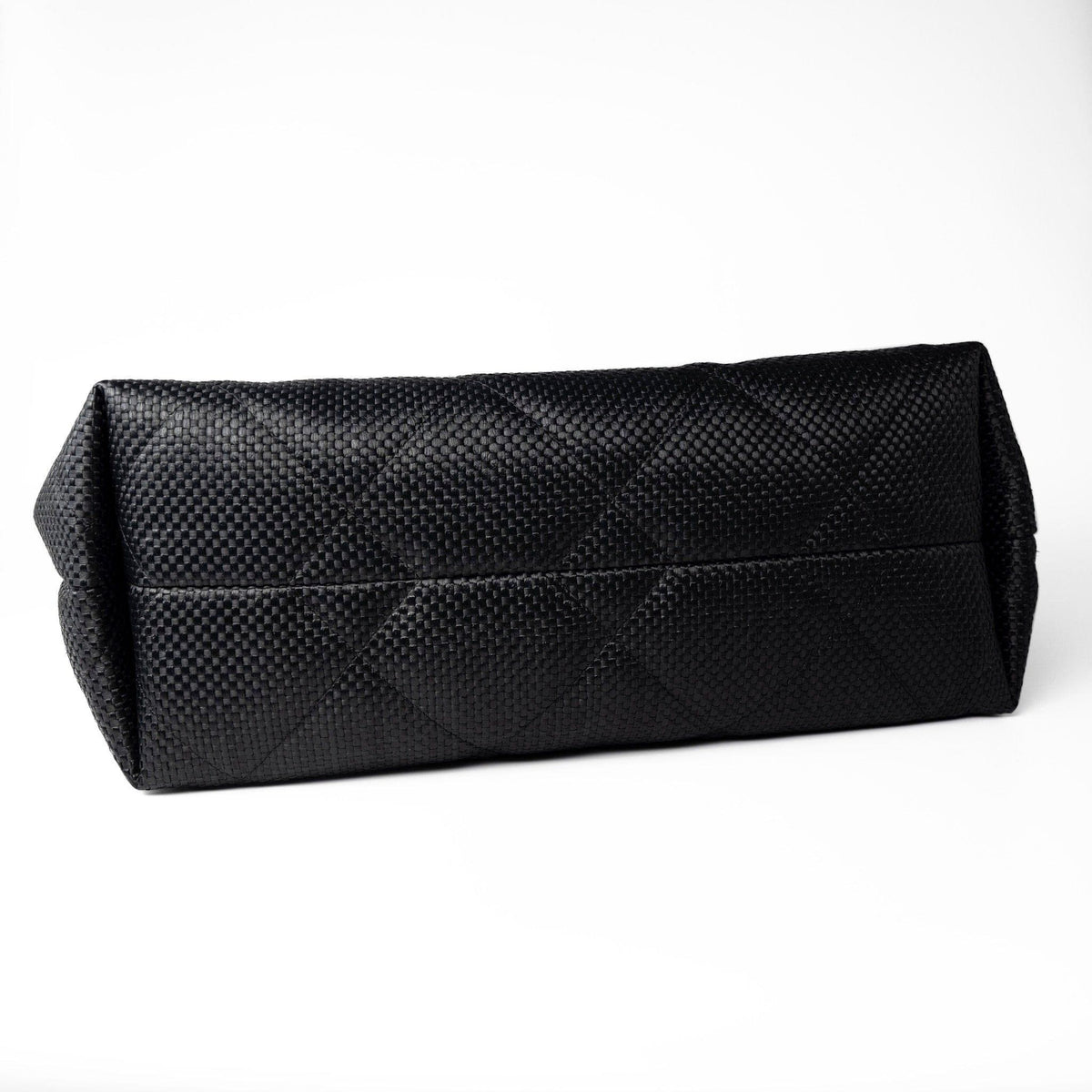 CHANEL 23M Coco Maxi Beach Shopping Tote Black Quilted | Banlieue91