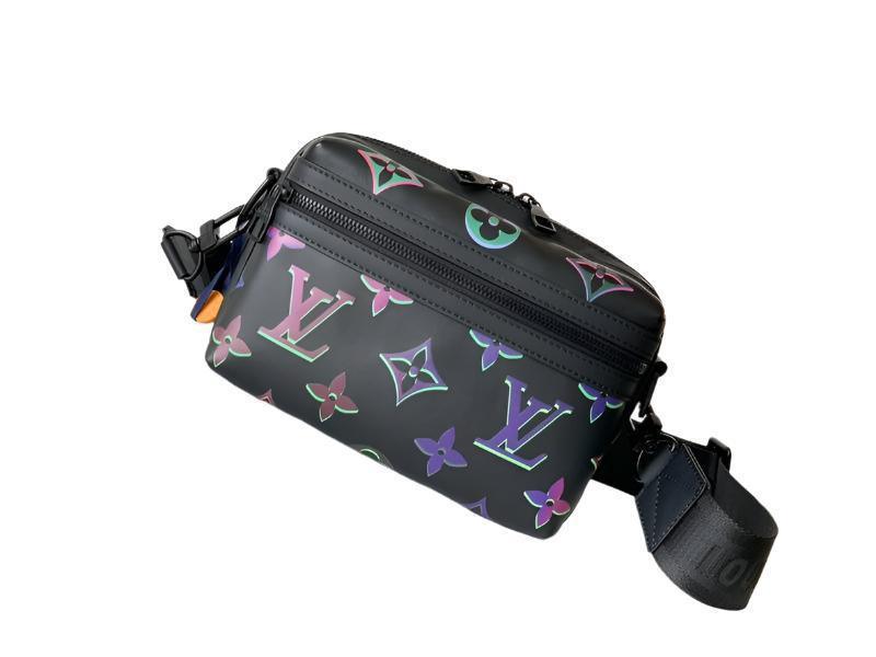 Louis Vuitton Comet Messenger Bag Spotlight Monogram Giant Leather PM - Banlieue91