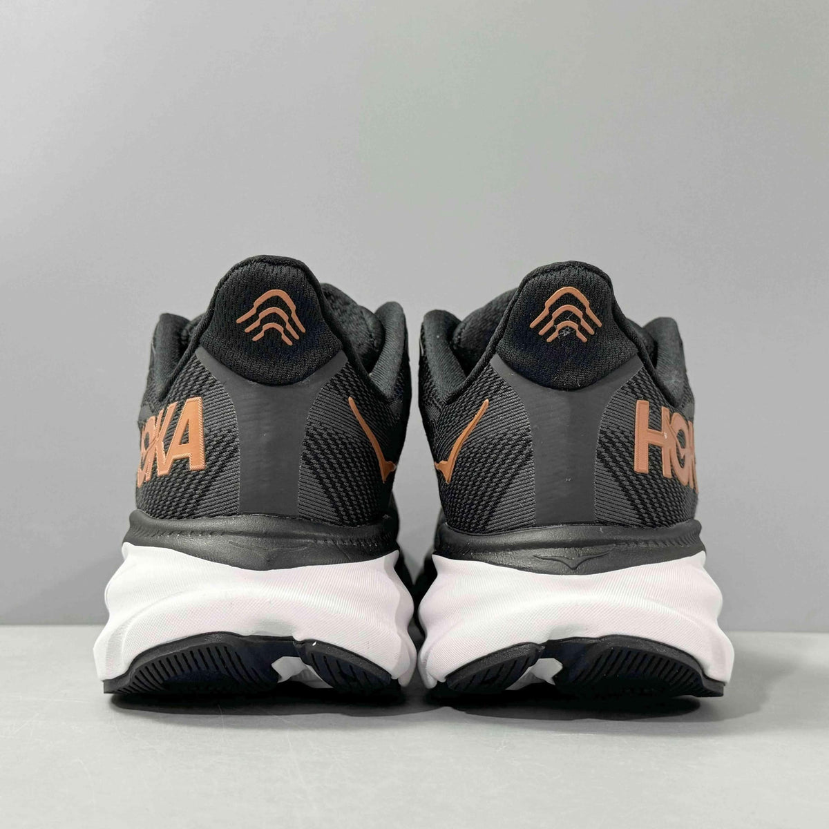 Hoka One One Clifton 9 'Black Copper' | Banlieue91