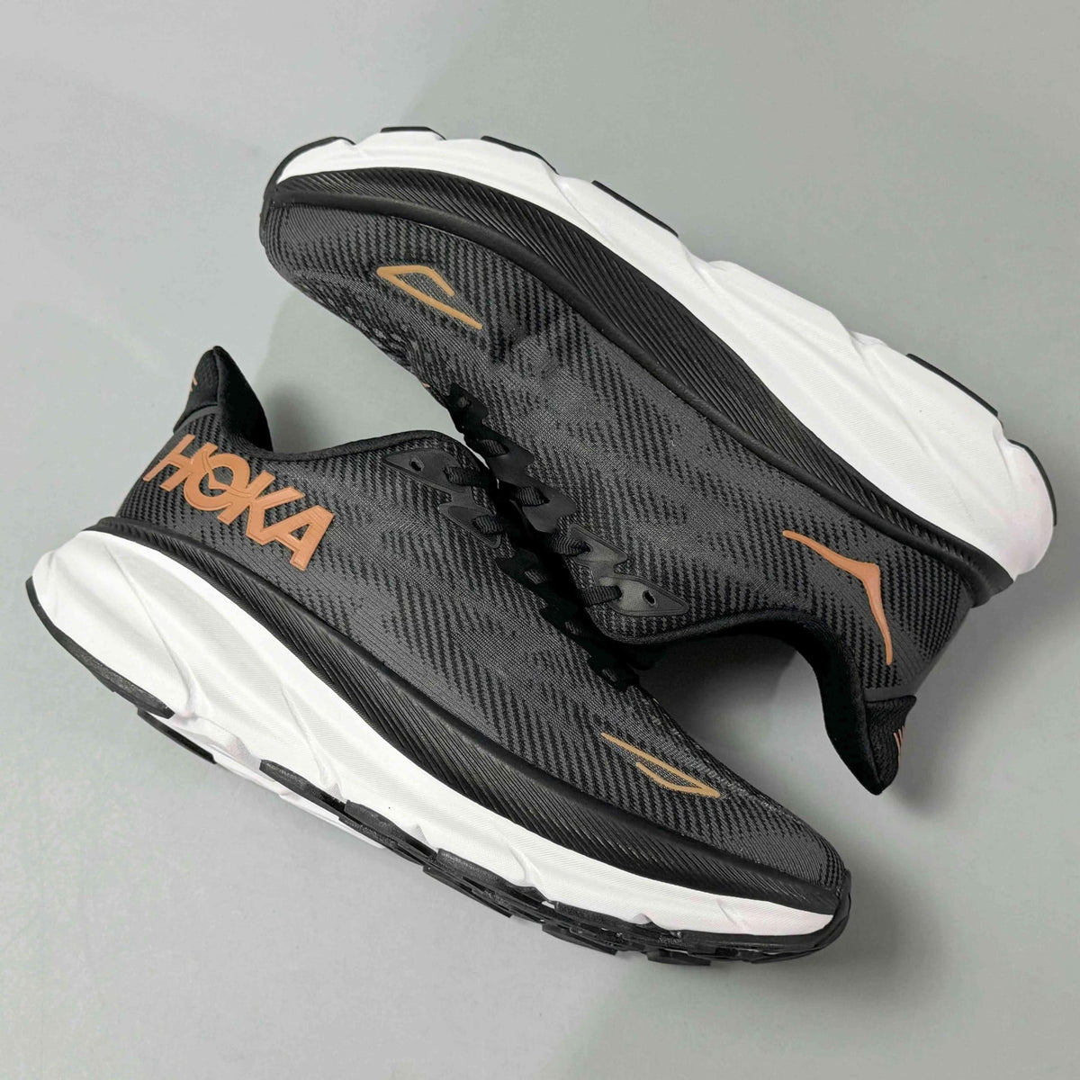 Hoka One One Clifton 9 'Black Copper' | Banlieue91