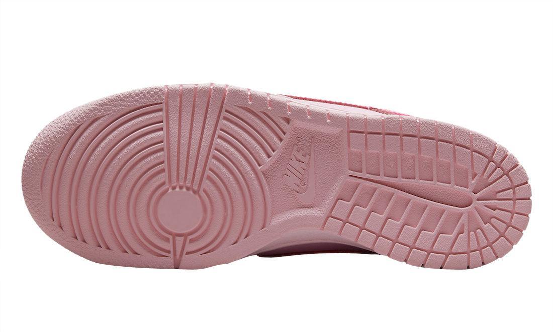 Nike Dunk Low 'Triple Pink (Barbie)' - Banlieue91