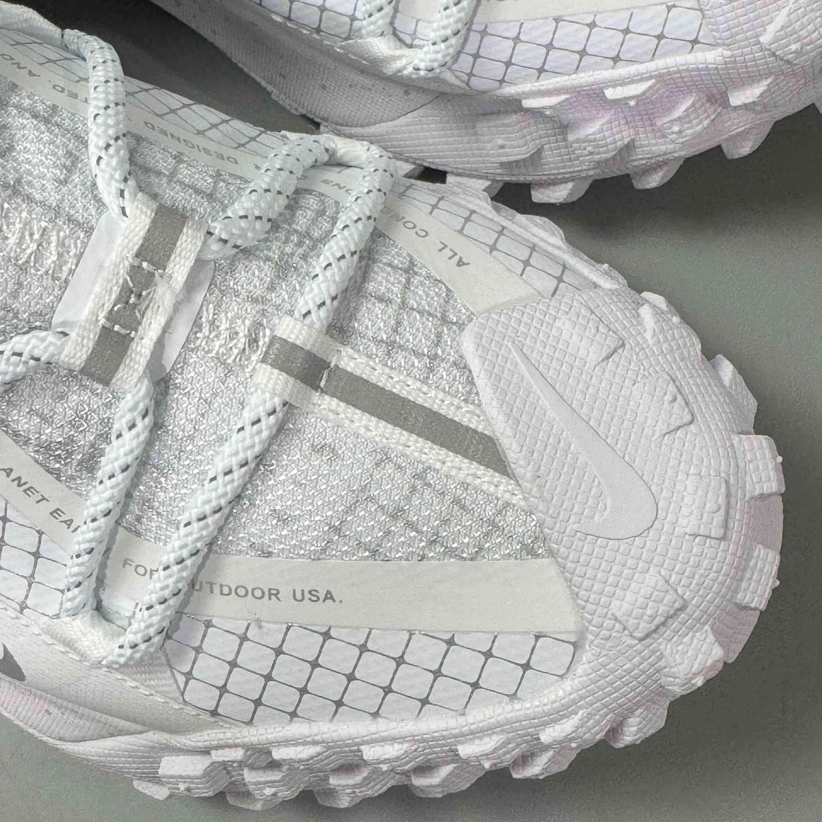 Nike ACG Mountain Fly Low Gore-Tex SE 'Triple White' | Banlieue91