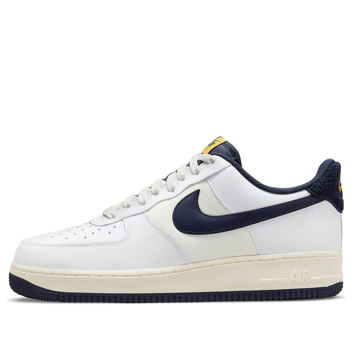 Nike Air Force 1 '07 LV8 'Varsity Jacket - Michigan' | Banlieue91