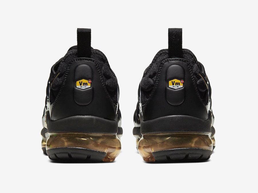 Nike Air VaporMax Plus 'Black Metallic Gold' | Banlieue91