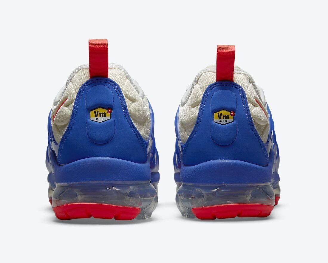 Nike Air VaporMax Plus 'Coconut Milk Hyper Royal' | Banlieue91