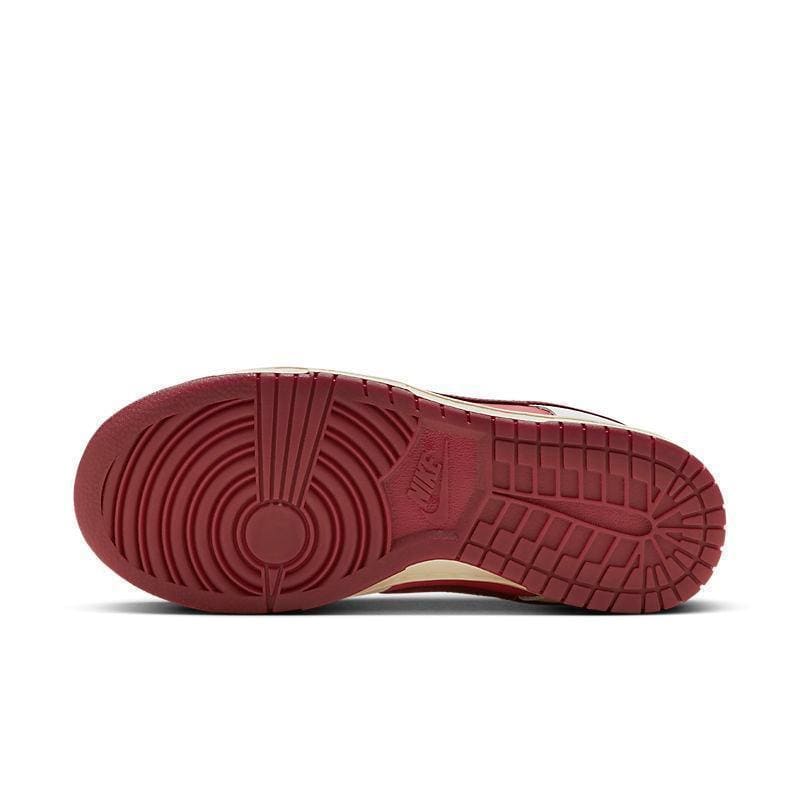 Nike Dunk Low 'Valentine's Day 2024' | Banlieue91