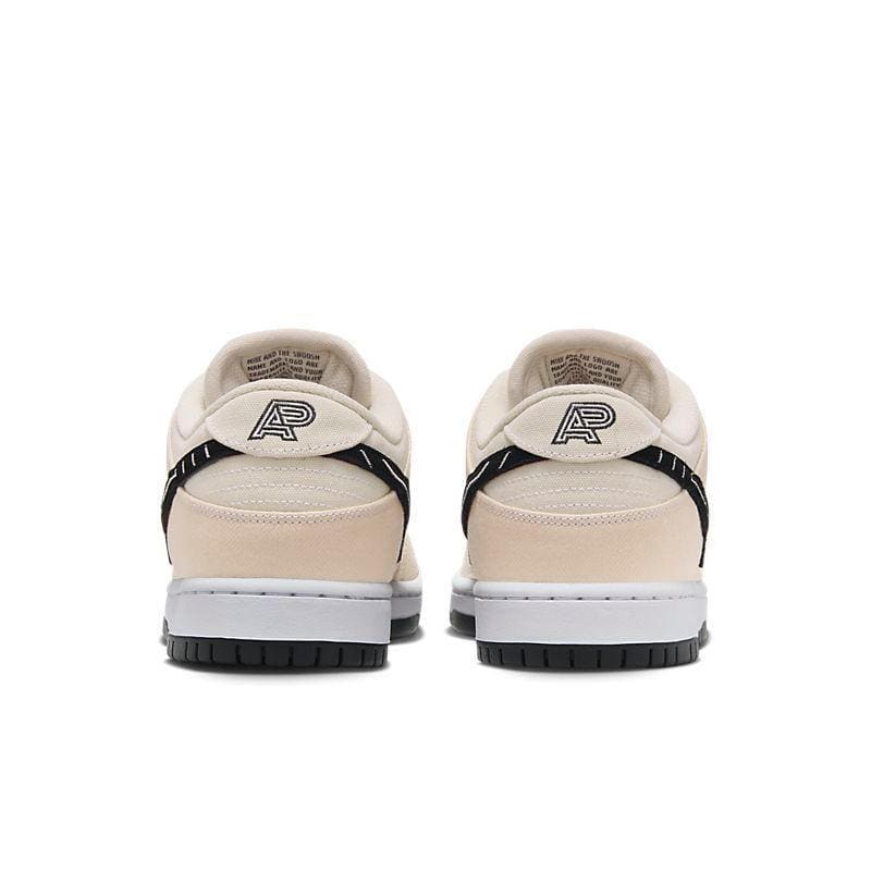 Nike SB Dunk Low 'Albino & Preto' | Banlieue91