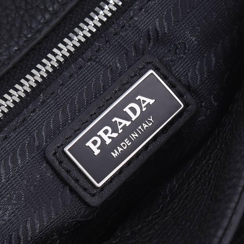 Prada Leather Bag with Shoulder Strap | Banlieue91