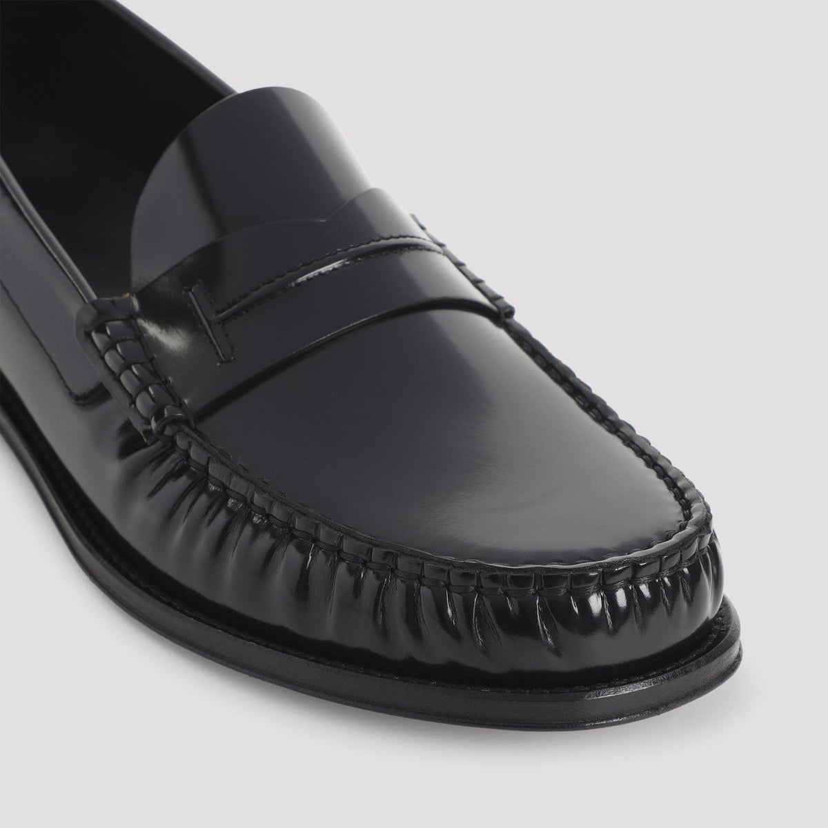 TOM FORD Elegant Leather Loafers for Men | Banlieue91