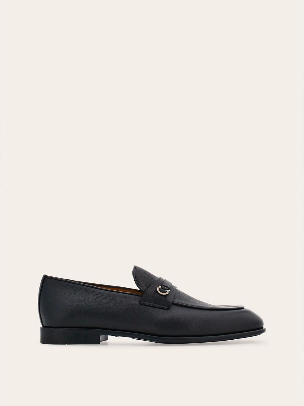 Ferragamo Classic Plain Toe Moccasin Loafers - Fall 2024 - Banlieue91 -