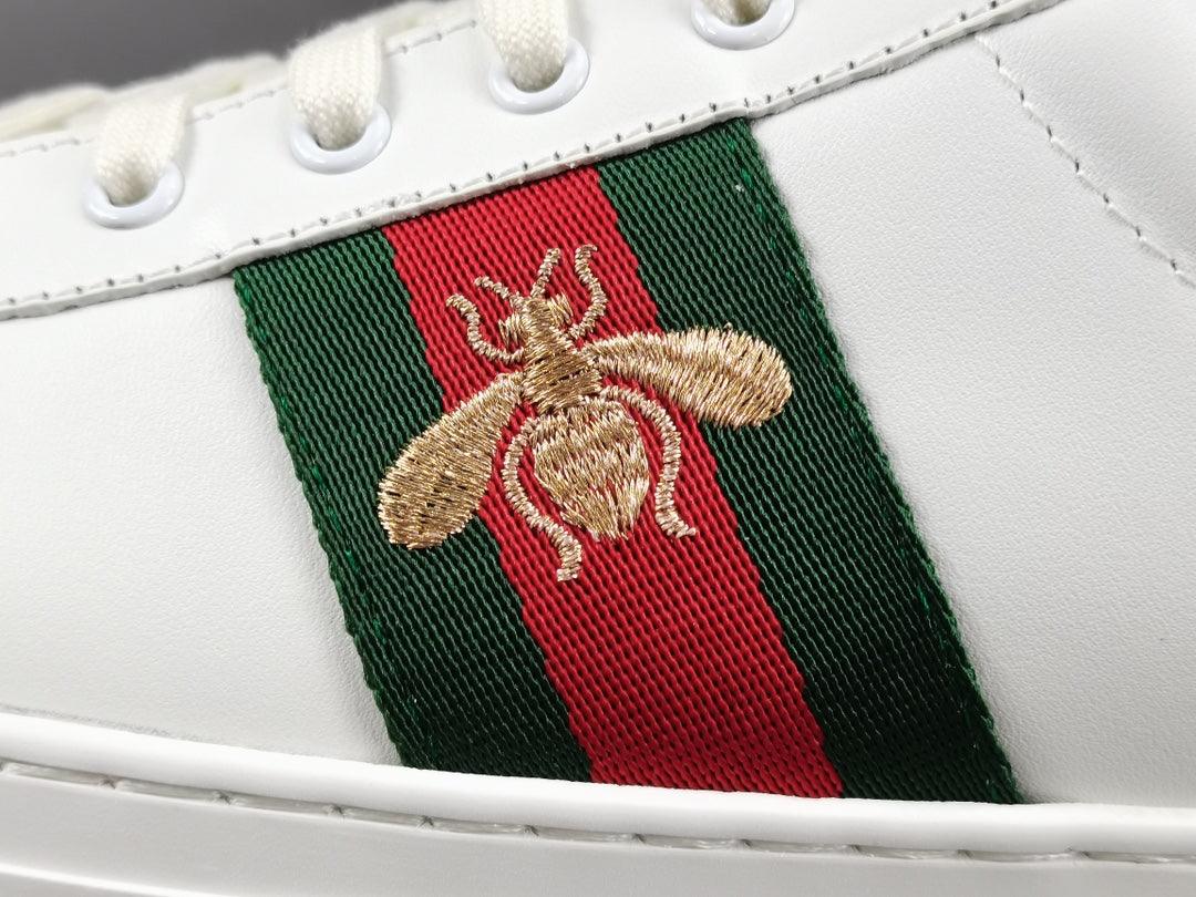 Gucci Ace GG Supreme Sneakers with Embroidered Bee - Banlieue91