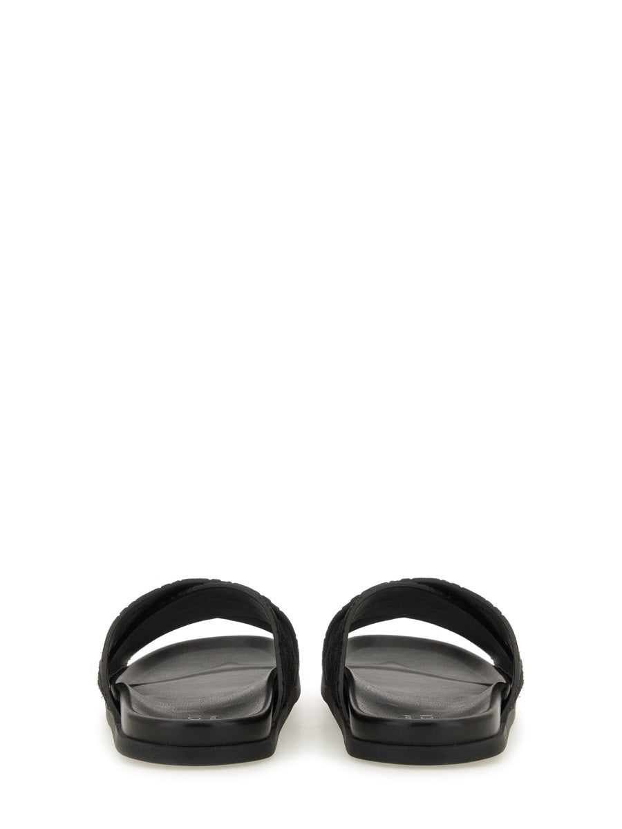 GUCCI Men's Sandal Slider with Iconic GG Pattern - Banlieue91 -
