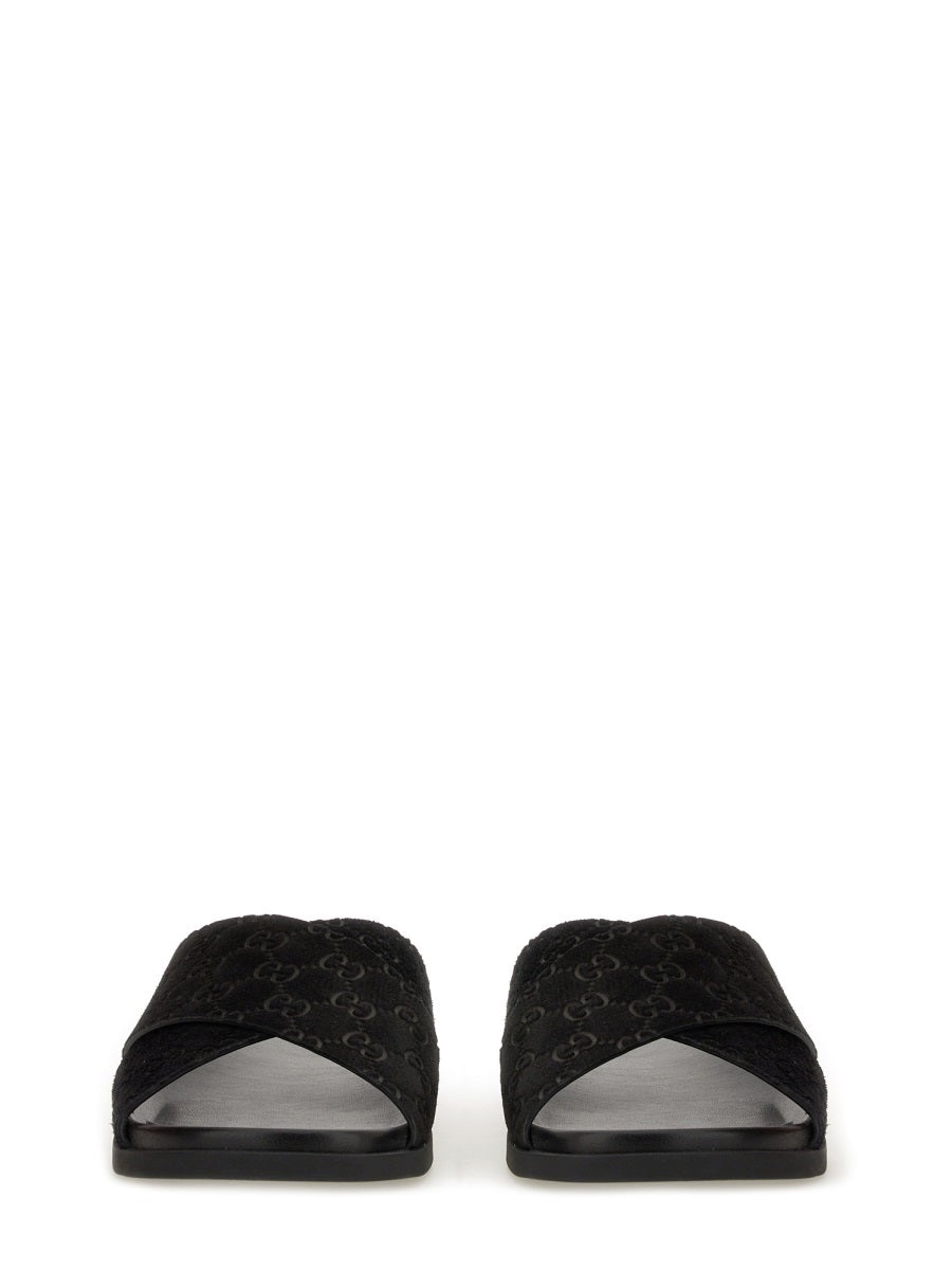 GUCCI Men's Sandal Slider with Iconic GG Pattern - Banlieue91 -