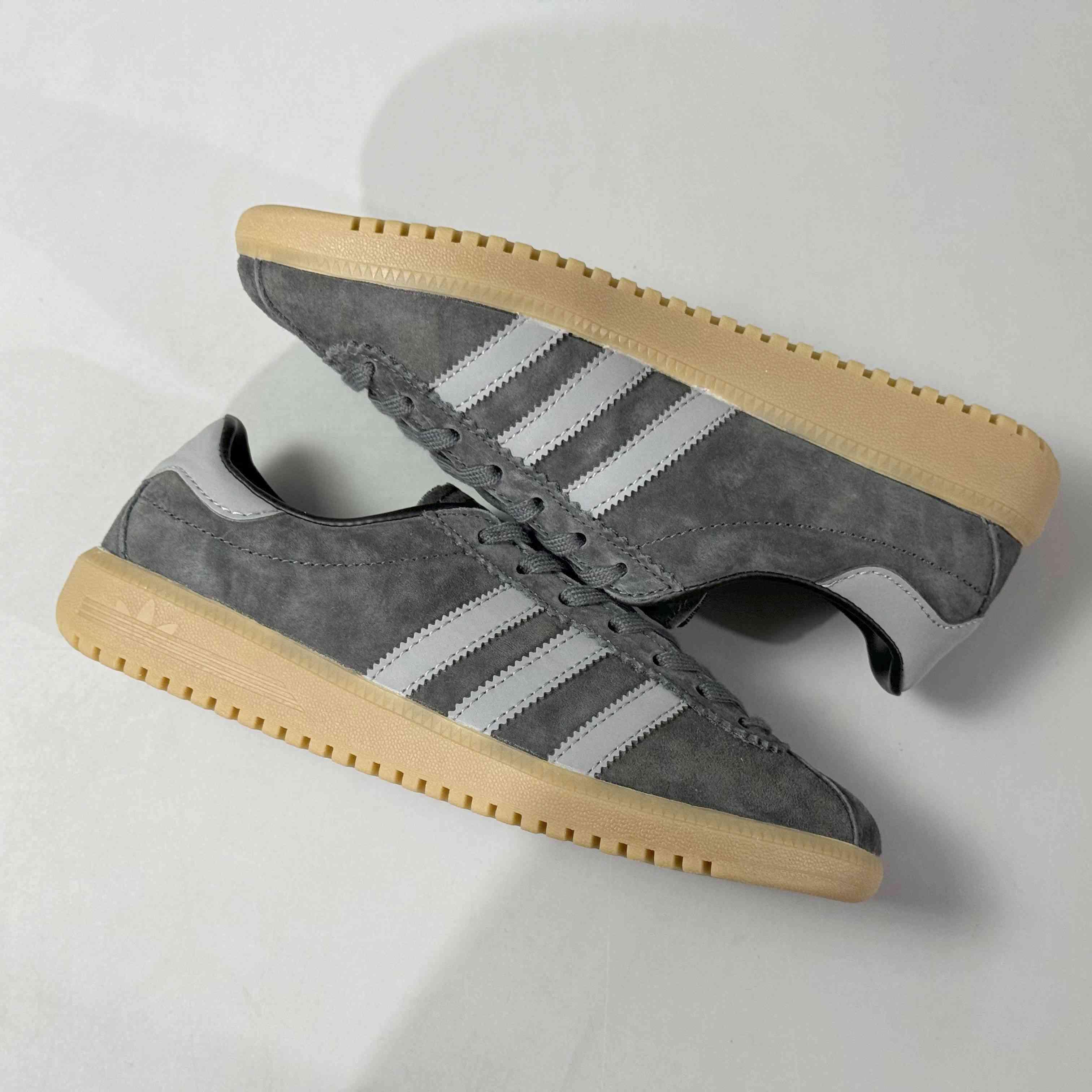 Adidas Originals Bermuda 'Carbon, Grey Four & Gum' - Banlieue91