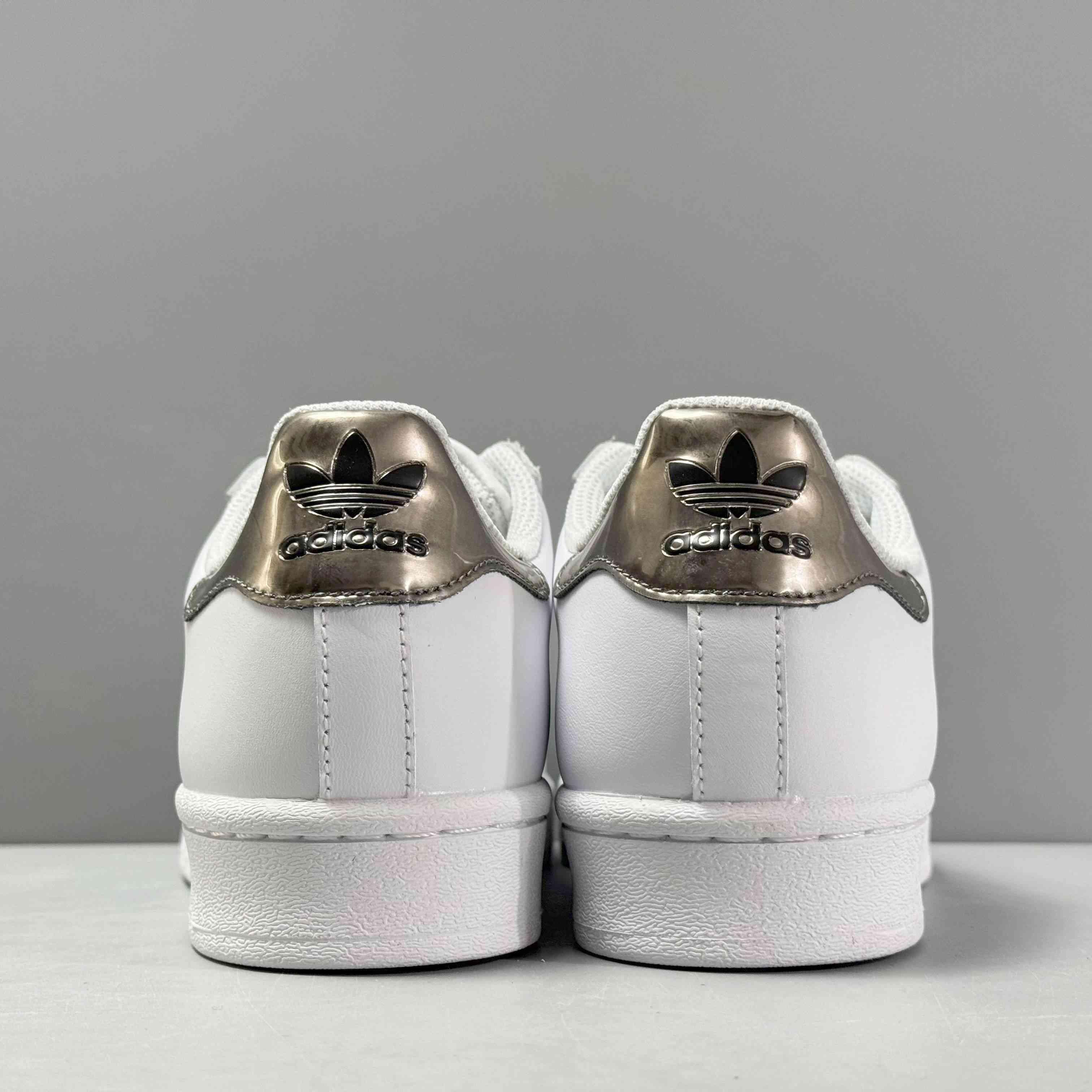 Adidas Superstar 'Cloud White Silver Metallic' - Banlieue91