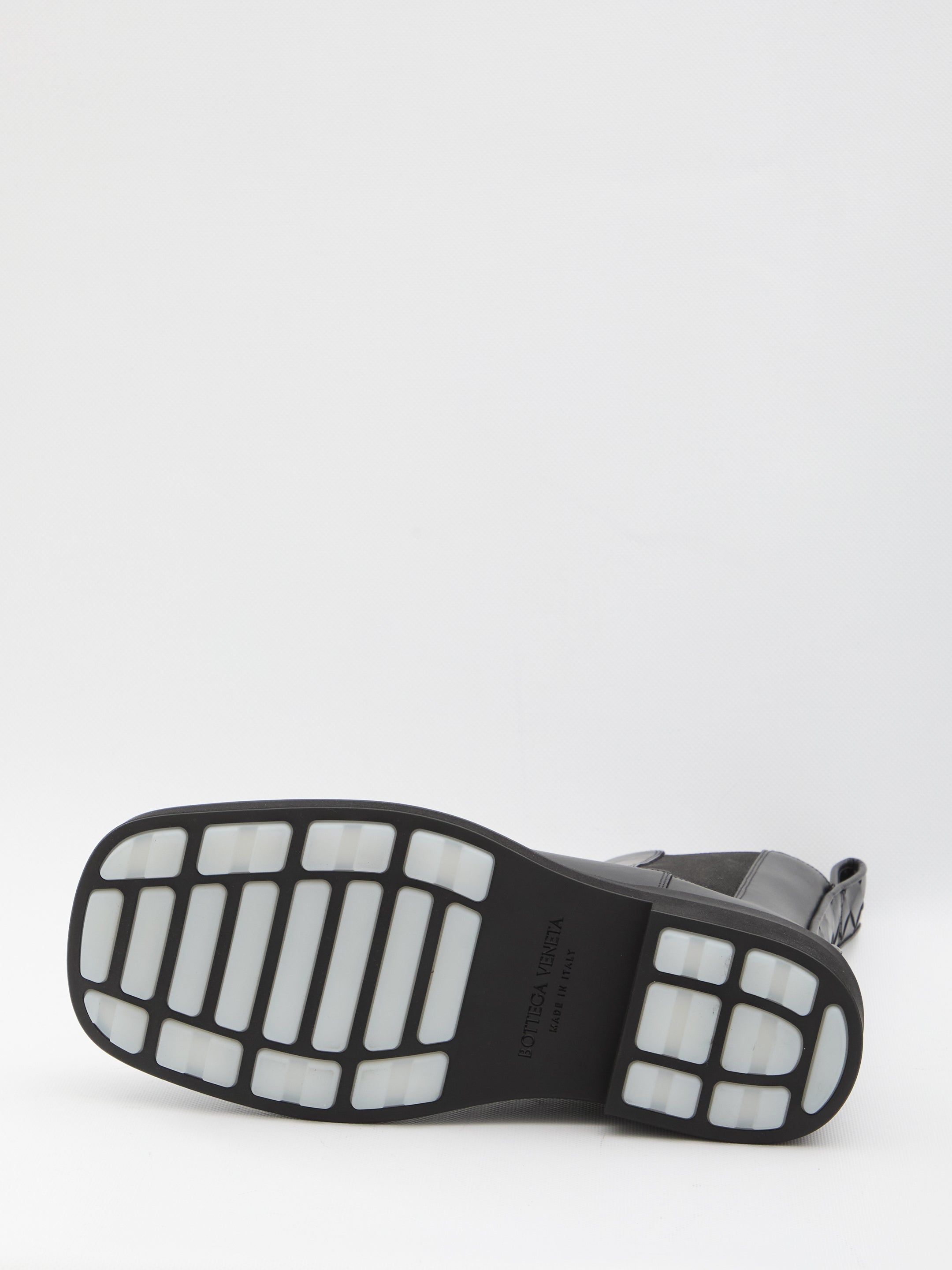 BOTTEGA VENETA Elegant Chelsea Boots for Women - Banlieue91 -