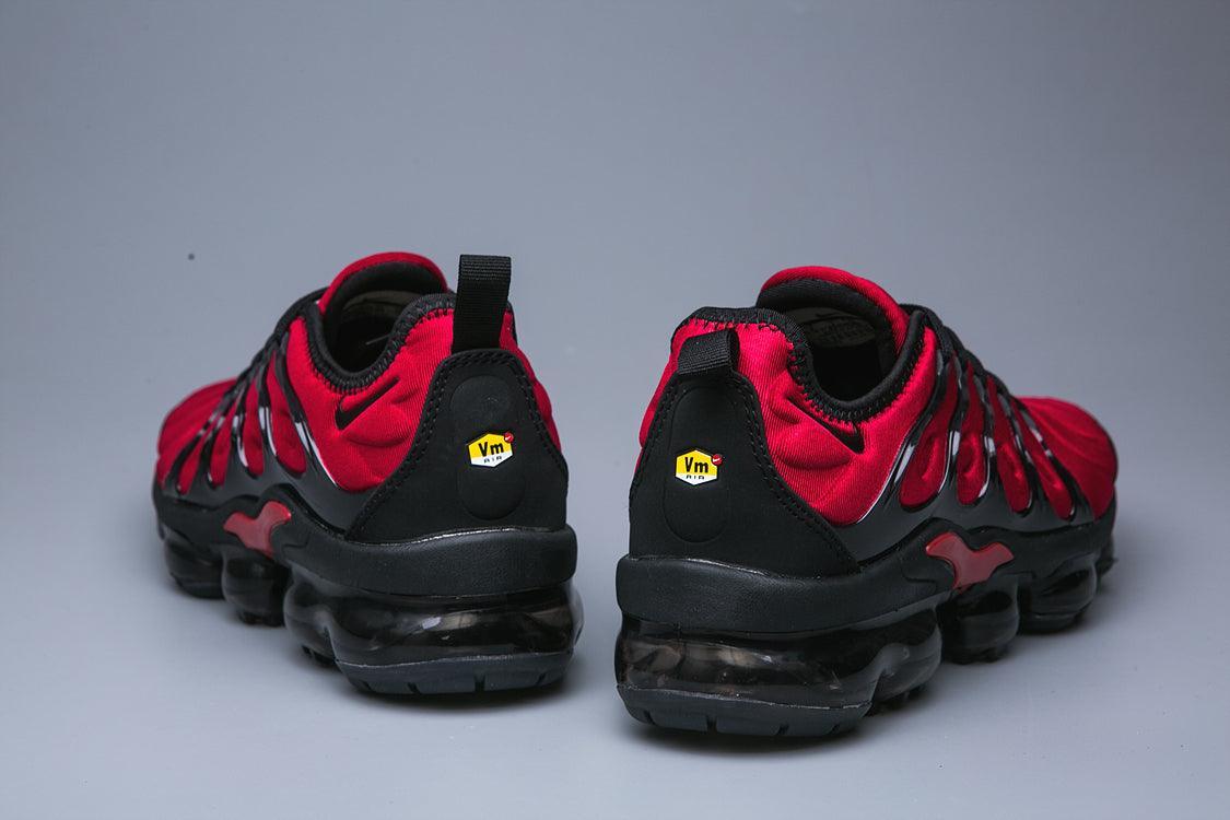 Nike Air VaporMax Plus 'University Red Black' - Banlieue91