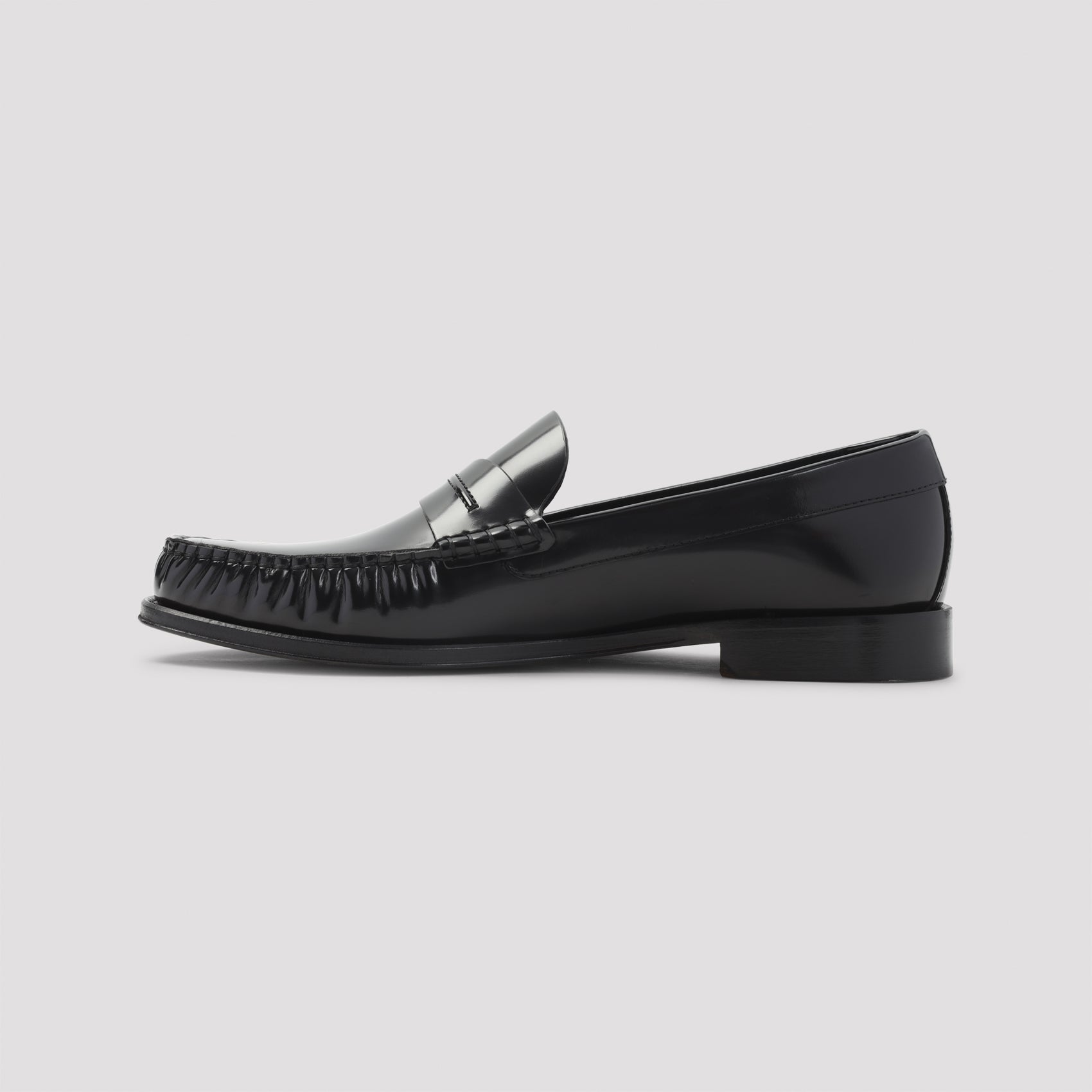 TOM FORD Elegant Leather Loafers for Men - Banlieue91 -
