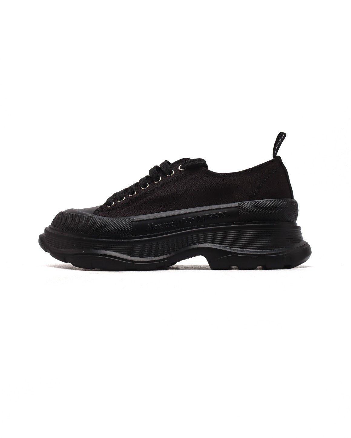 Alexander McQueen Women Tread Slick lace-up Sneakers 'Black' - Banlieue91