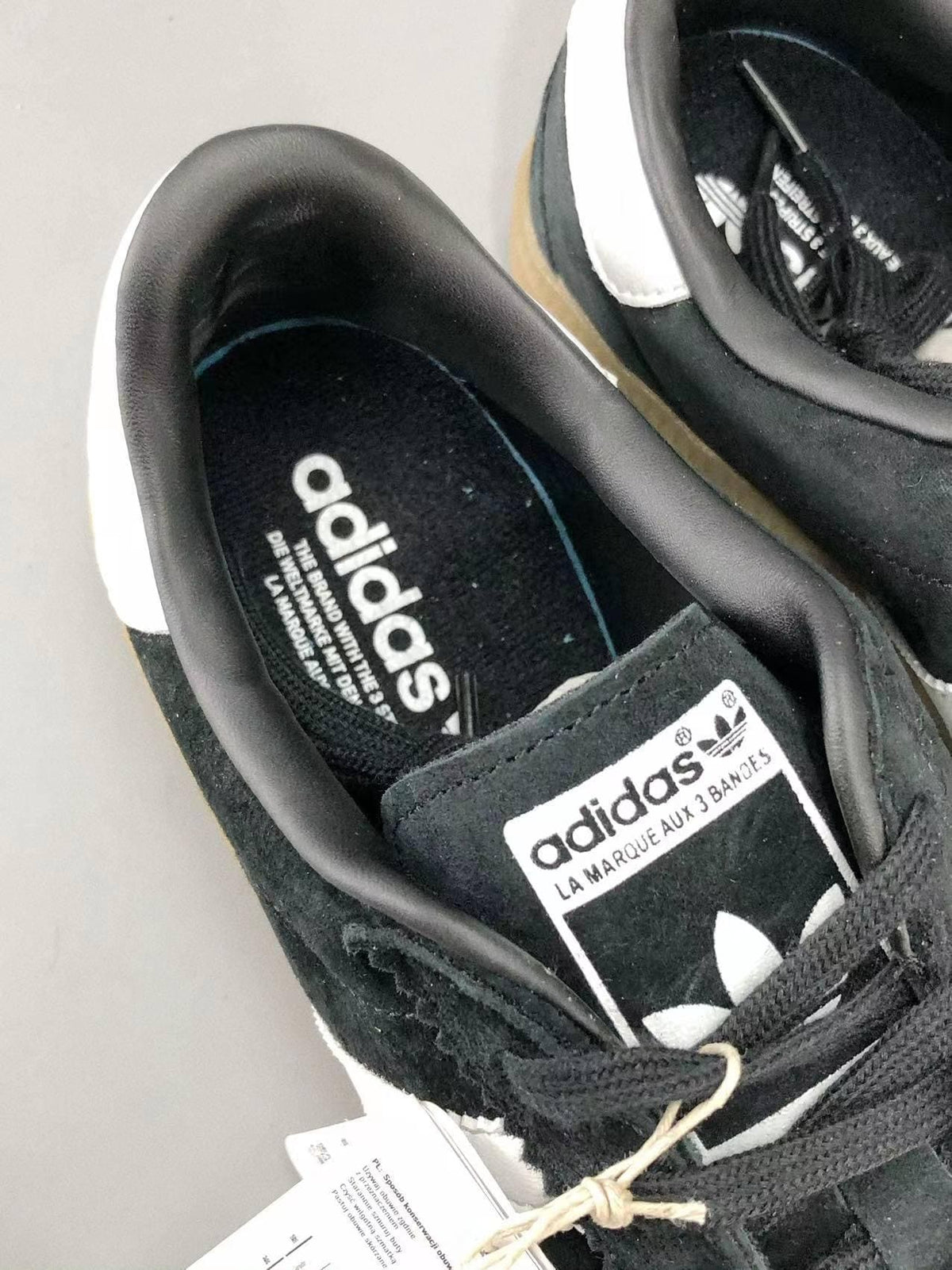 Adidas Originals Bermuda 'Carbon Off White' | Banlieue91