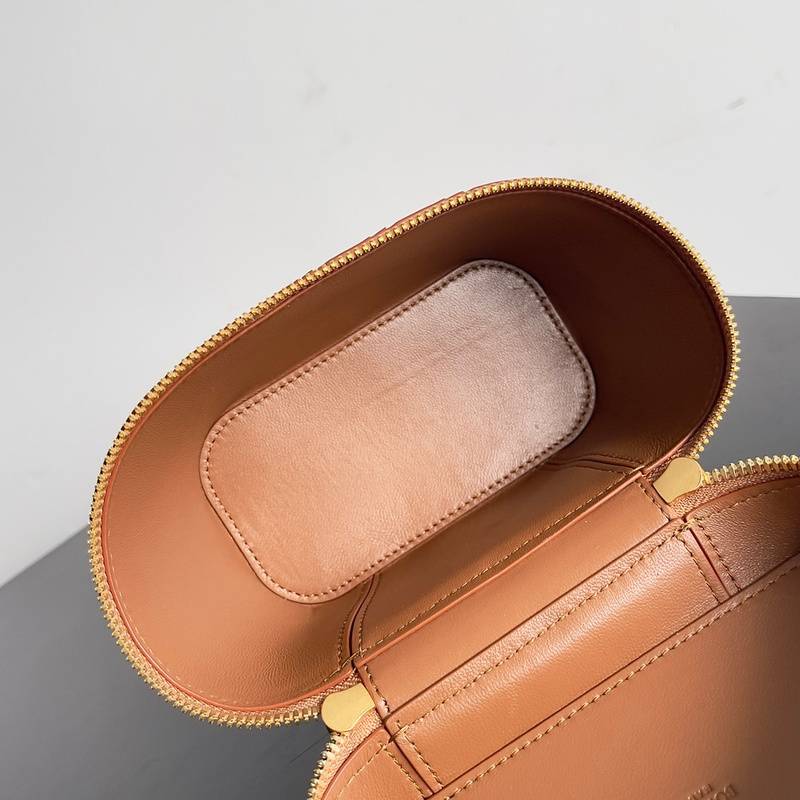 Bottega Veneta Small Vanity Case On Strap - Banlieue91