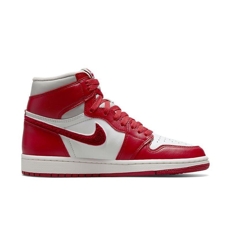 Air Jordan 1 High 'Varsity Red' - Banlieue91