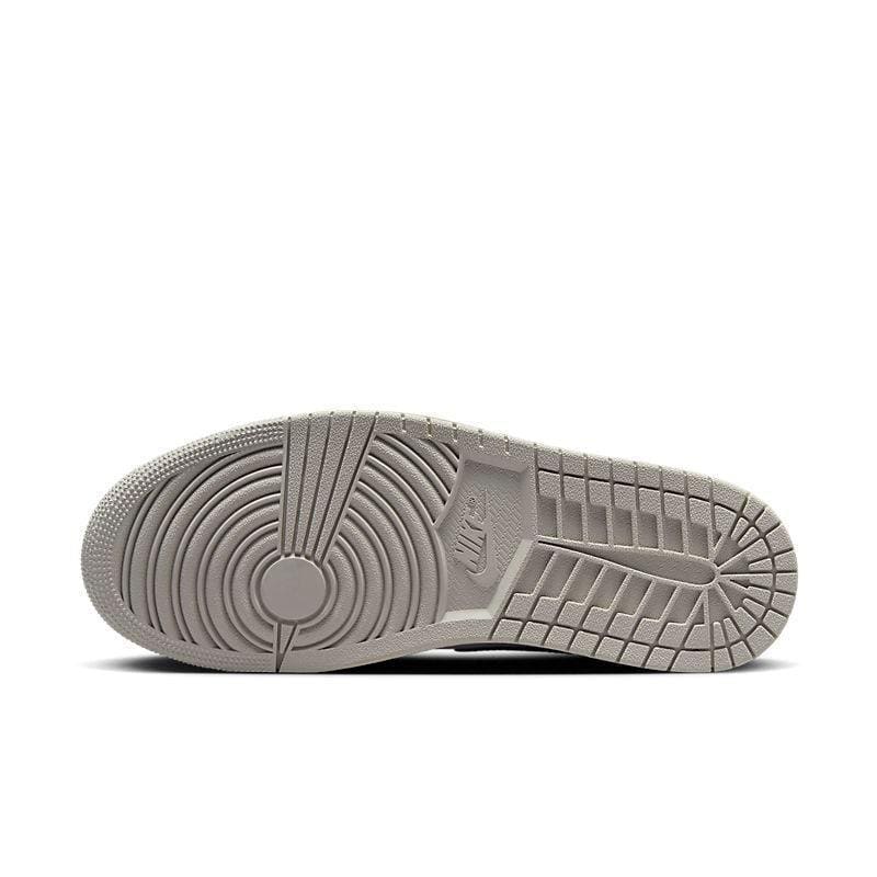 Air Jordan 1 High 'White Cement' | Banlieue91