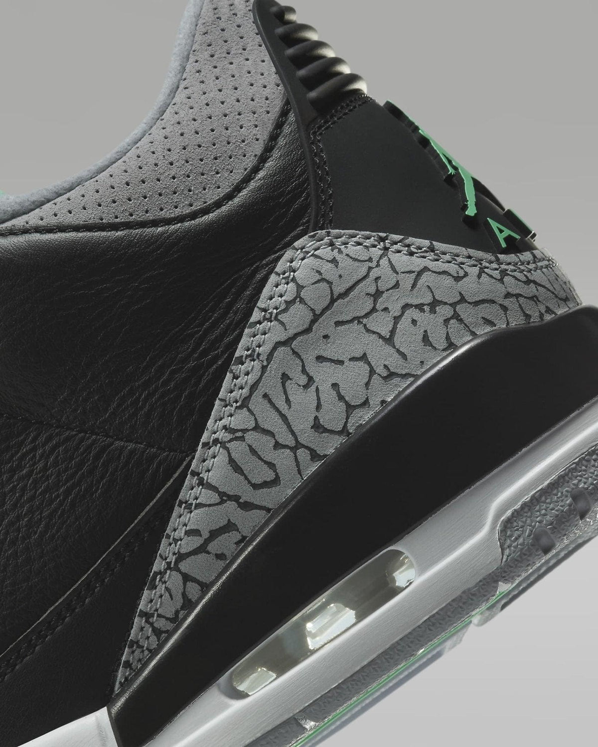 Air Jordan 3 Retro "Green Glow" | Banlieue91