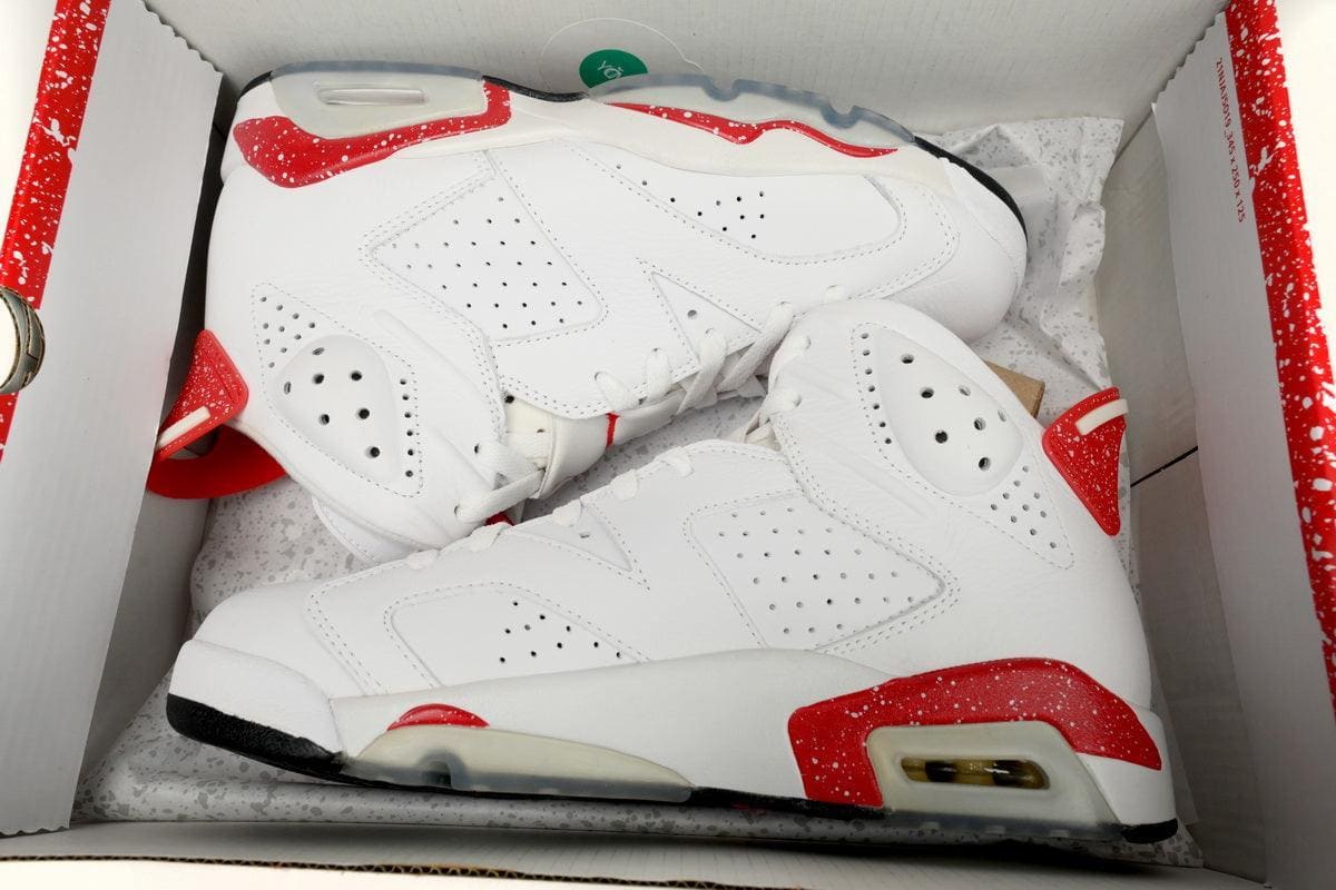 Air Jordan 6 Retro 'Red Oreo' | Banlieue91