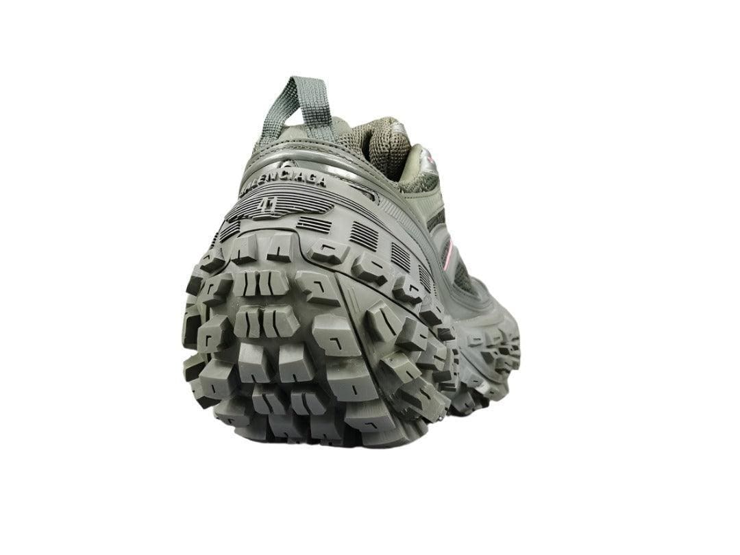 Balenciaga Defender Sneakers 685613W2RA63000 - Bold Unconventional Design for Sneakerheads | Banlieue91