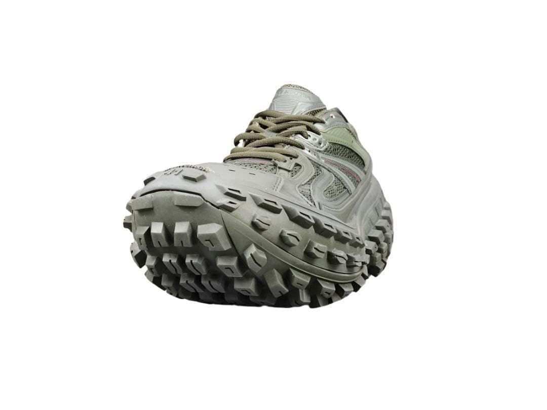 Balenciaga Defender Sneakers 685613W2RA63000 - Bold Unconventional Design for Sneakerheads | Banlieue91