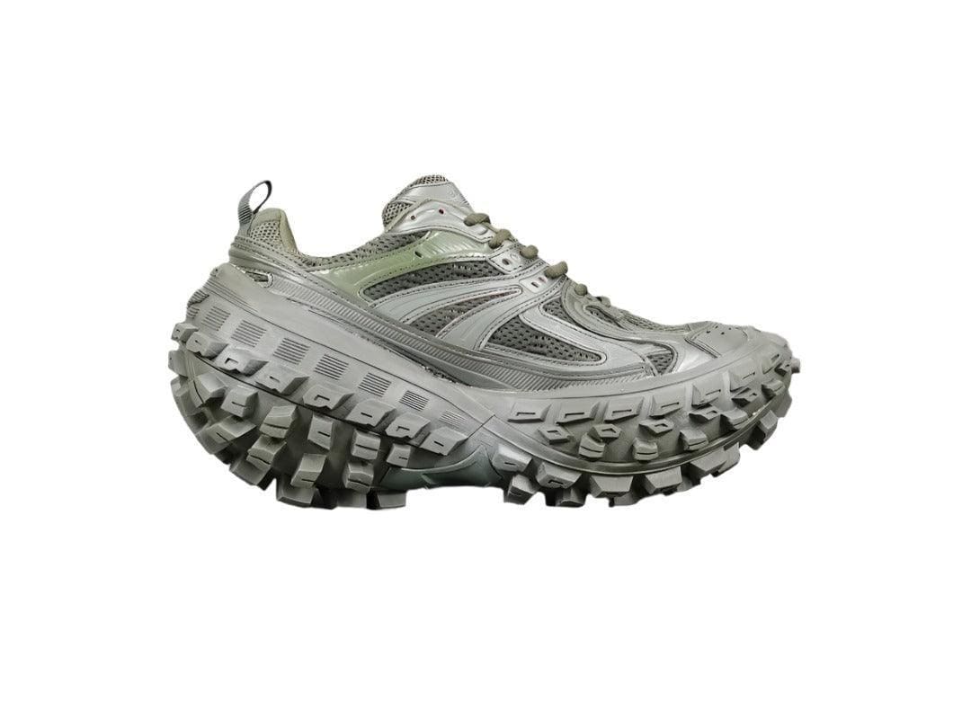Balenciaga Defender Sneakers 685613W2RA63000 - Bold Unconventional Design for Sneakerheads | Banlieue91