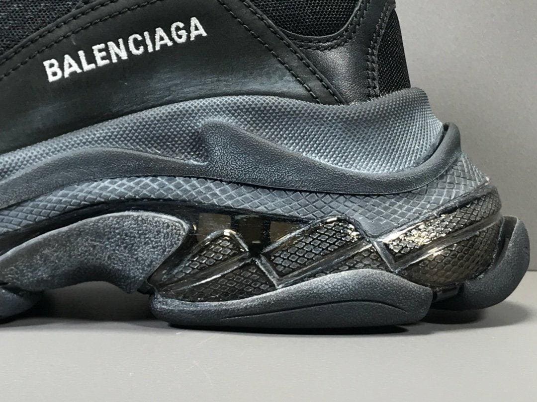 BALENCIAGA TRIPLE S SNEAKER | Banlieue91